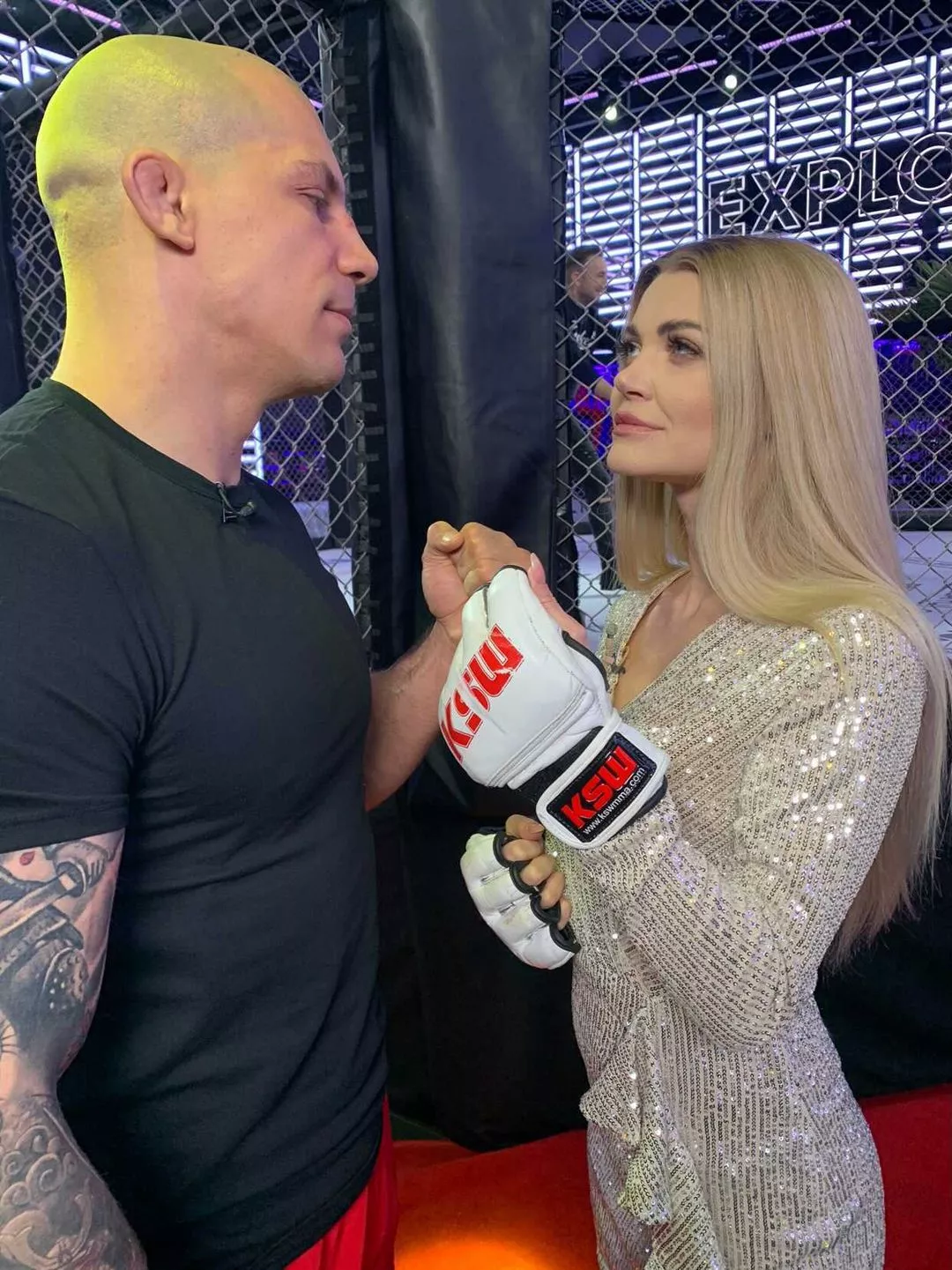 Gwiazda disco polo zawalczy w KSW? Ten wzrok i rękawice zdradzają wszystko! 